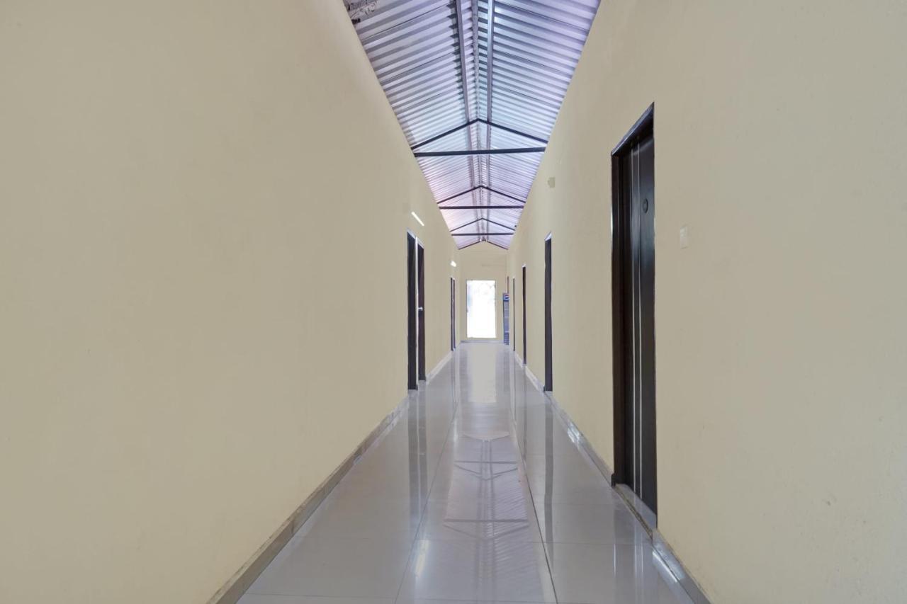 Oyo Flagship Sai Satyam Lodge Pune Exterior foto