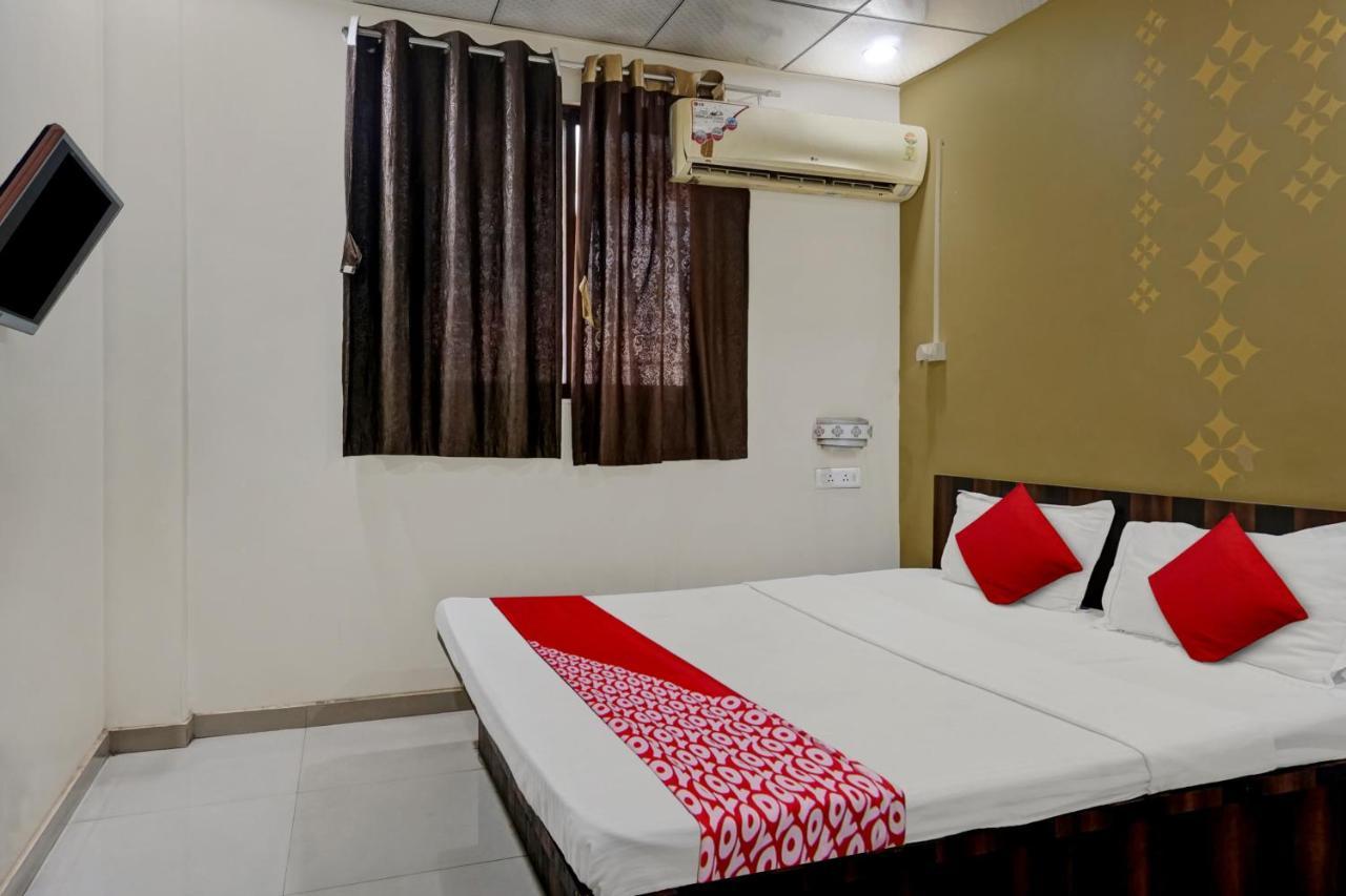 Oyo Flagship Sai Satyam Lodge Pune Exterior foto